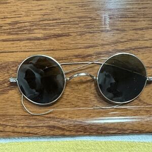 Mens Round Metal Frame Sunglasses in Silver with Dark Lenses